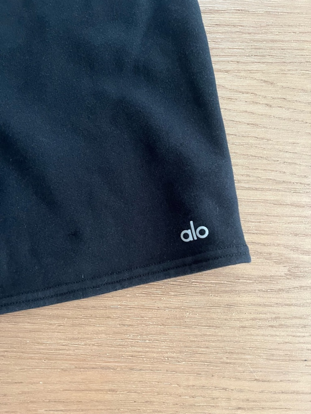 ALO Drawstring Shorts - Medium - Picture 2 of 6